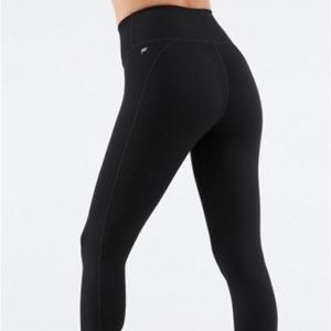 FABLETICS Define High-Waisted 7/8 Legging. Size M. Black